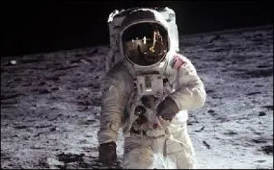 Neil Armstrong, pilote d'essai et astronaute am&eacute;ricain, est le premier homme &agrave; avoir march&eacute; sur la Lune. En quelle ann&eacute;e &eacute;tait-ce ?