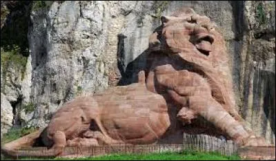 Quelle ville célèbre pour son lion a été défendue par Denfert-Rochereau contre les Prussiens lors de la guerre de 1870 ?