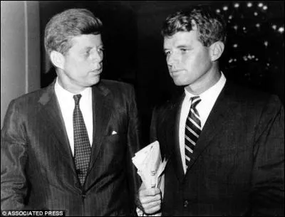 Quel lien de parenté unissait le président des États-Unis John Fizgerald Kennedy et son Attorney Général, Robert Francis Kennedy ?