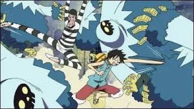 À Impel Down, grâce à quel membre de l'Armée révolutionnaire Luffy et Bonclay échappent-ils à la mort ?