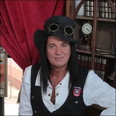 Comment s'appelle-t-il ?