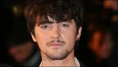 Dans quelle comédie musicale Louis Delort a-t-il joué en 2012 ?