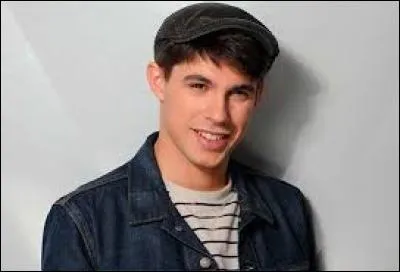 Quel est le métier de Lilian Renaud le gagnant de la saison 4 ?