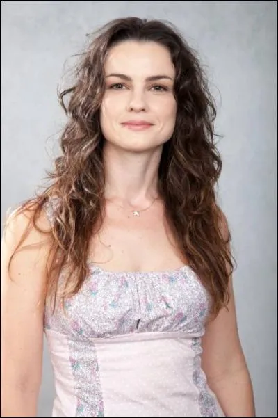 Comment s'appelle Carolina Kasting ?