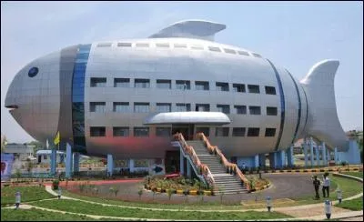 Dans quel pays peut-on voir cette construction bizarre destinée au Ministère de la pêche ?