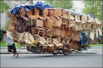 Où a eu lieu ce transport insolite de chaises ?