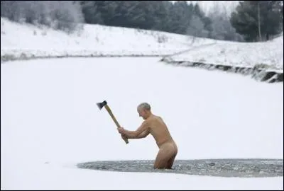 Dans quel pays les bûcherons font-ils des piscines d'eau glacée ?