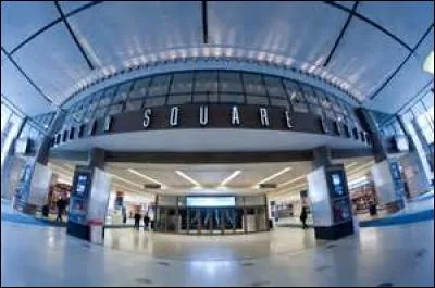 La salle mythique de concerts et autres spectacles, le Madison Square Garden, se situe dans la ville de :