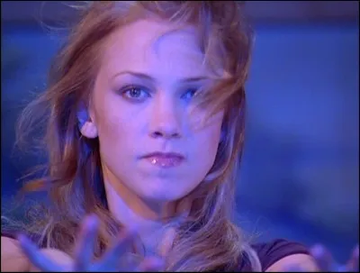 Comment s'appelle sa sur aînée qui a été enlevée quand elle avait 7 ans ?