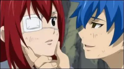 Où Erza a-t-elle été retenue durant son enfance ?