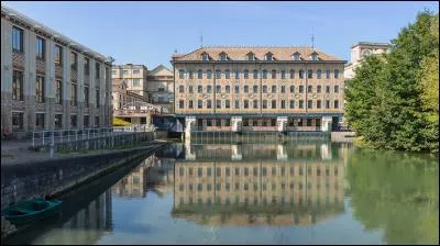 La dynastie des Menier, fabricants de produits chocolatés, a fortement imprégné l'histoire de cette ville qui possède 3 bâtiments classés ou inscrits aux monuments historiques. Quel est ce haut lieu situé en Seine-et-Marne ?