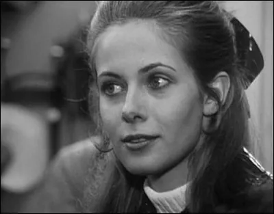 J comme : "jade" . De quelle couleur est le jade, pierre gemme ?