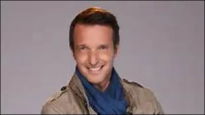 En 2009, avec qui présente-t-il "Total Wipeout" ?