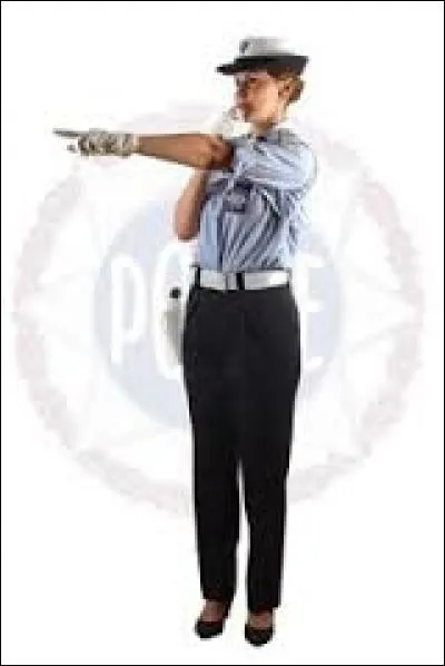 En France, depuis quelle année les femmes ont-elles eu le droit d'intégrer le corps des gardiens de la paix ?