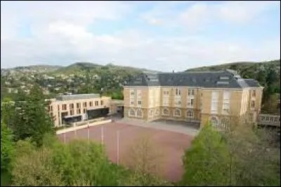 Où se trouve l'école nationale supérieure de la police (ENSP) pour les commissaires de police ?