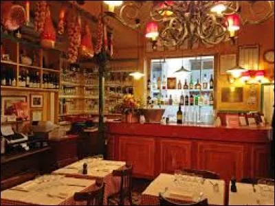 Comment appelle-t-on les restaurants typiquement lyonnais où l'on peut déguster les spécialités dont le tablier de sapeur, la cervelle de canut, les quenelles, et boire un "pot" de beaujolais ?