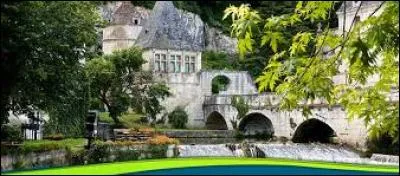 La Venise verte du Périgord qui a abrité Pierre de Bourdeille (écrivain) porte le même nom que celui ci, il s'agit de la ville de :