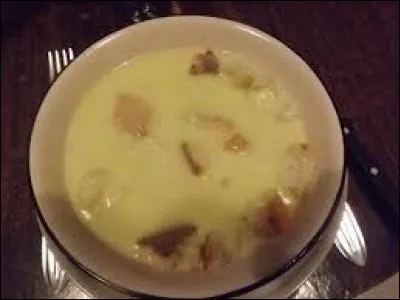 Le tourin périgourdin est une spécialité culinaire à base de :