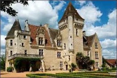 Résidence de la chanteuse et meneuse de revue Joséphine Baker qui y vivra avec ses douze enfants adoptés de neuf nationalités différentes, c'est le château :