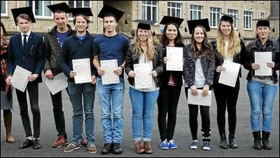 Au lycée, on passe un examen pour aller dans le supérieur :