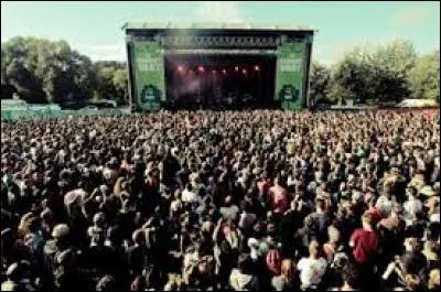 Dans quelle ville se déroule le festival du Cabaret Vert ?