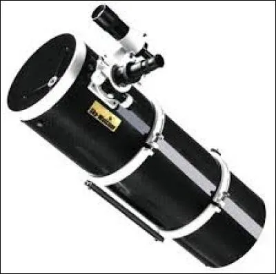 Sur un télescope réfracteur de 2 000 mm de focale, de combien de fois un oculaire de 10 mm permettra-t-il de grossir l'image ?