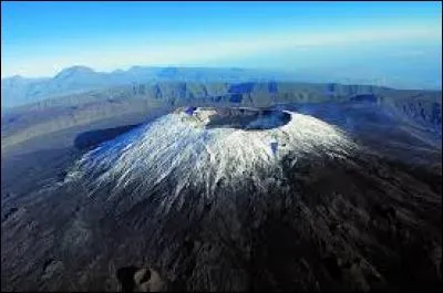 Pour terminer, citez-moi le nom d'un volcan réunionnais.