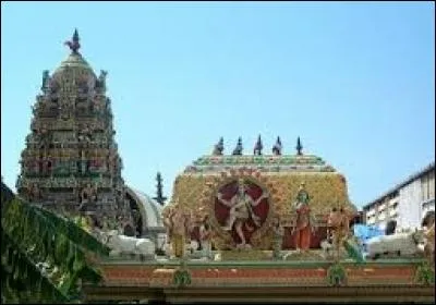 Ce temple d'une grande importance est installé à l'ancienne entrée de Saint-Denis. Au fait, quel est le nom de ce temple ?