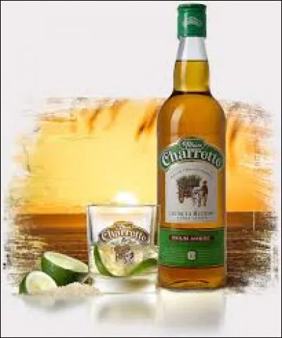 Le rhum réunionnais est essentiellement produit par trois distilleries : la distillerie de Savana à Bois Rouge pour les sucreries de Bourbon, la distillerie Rivière du Mat à Saint Benoit pour le groupe Quartier Français, et la distillerie :