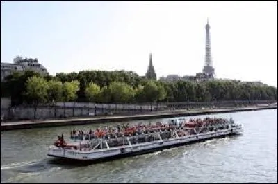Apr&egrave;s avoir mang&eacute;, nous avons fait une excursion sur la Seine en bateau-...
