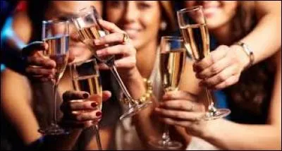 Le soir, nous avons organis&eacute; une f&ecirc;te ; vers la fin on a tous dans&eacute; en faisant la...