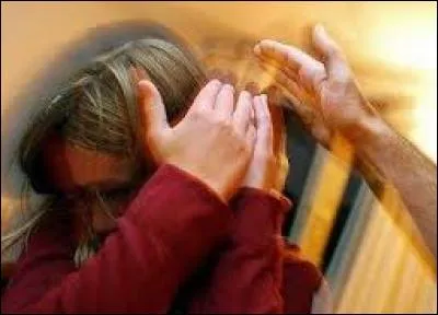 Il a frapp&eacute; son &eacute;l&egrave;ve, mais quelle ... l'a piqu&eacute; ?