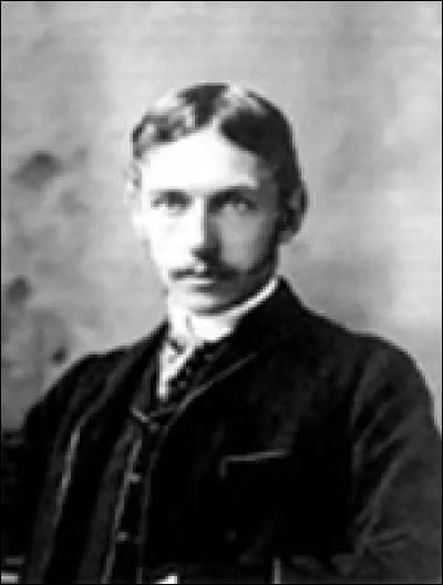 Henry Fairfield Osborn nomma le Tyrannosaurus, en 1905. Il nomma également le Velociraptor. Mais en quelle année ?