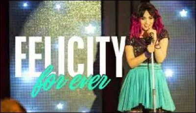 Quelle chanson chante Felicity (Nina) à l'open ?