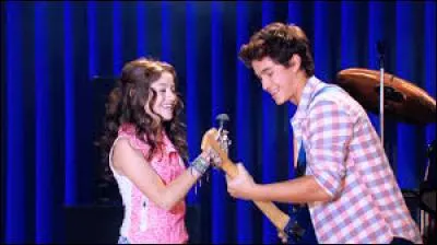 Sur quelle chanson Luna et Simón chantent-ils à l'open de musique ?