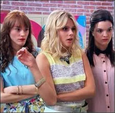 Quelle chanson ces trois jolies filles sur la photo ont-elles chantée ensemble ?