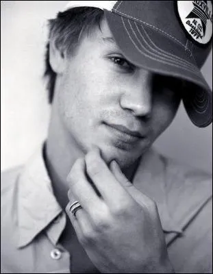 De qui Lucas est-il amoureux au dbut de la saison 3 ?