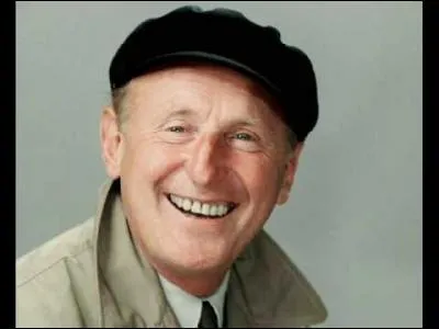 Mieux connu en tant qu'acteur, Bourvil nous a aussi laissé quelques chansons dont celle-ci : 
"Prêtes à prendre leur élan, 
Bzz, bzz, bzz,
Bzz, bzz, bzz..."