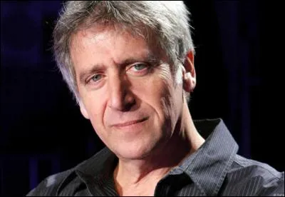 Chanson bien moins connue, celle d'Yves Duteil, sortie en 1977 : 
"Un jour sur un piano,
Une ... élut domicile"