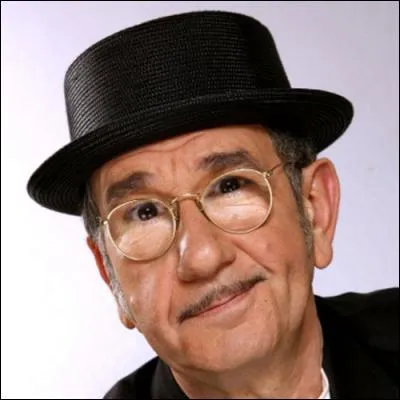 En 1977, Richard Gotainer nous interprétait une chanson sur un insecte très dérangeant la nuit : 
"J'entends de mon lit,
Comme une musique,
Un genre de ..."