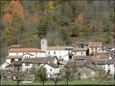 Nous terminons notre balade à Orlu. Commune Ariégeoise, elle se situe dans l'ancienne région ...