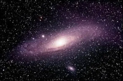 Savez-vous quelle galaxie importante ne suit pas la loi de Hubble ?