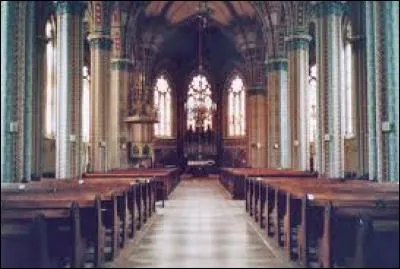 Tout citoyen qui se rend à l'église doit y aller armé.