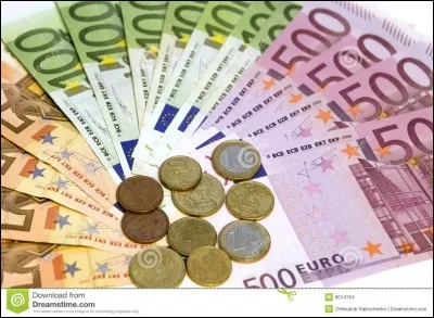 Selon les calculs de l'historien spécialisé Patrice de Moncan dans son ouvrage "Que vaut Paris ?", quelle est la valeur du palais de l'Élysée ?