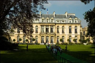 Quelle est la superficie du palais de l'Élysée ?