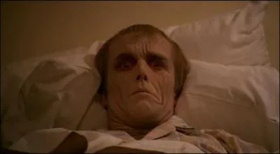 Il a mauvaise mine, il est devenu un mort-vivant dans ...