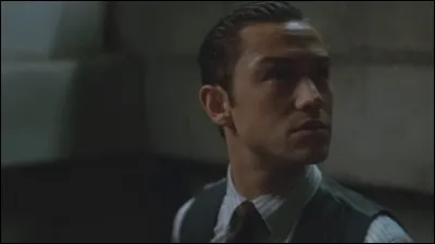 Dans le second niveau de rêve, de combien de temps environ Arthur dispose-t-il entre le moment où la musique de Yusuf retentit et celui où le van percute le parapet du pont ?