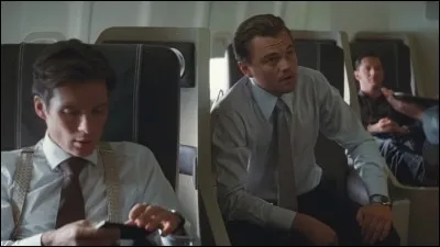 Quelle boisson commande Cobb dans l'avion juste avant de trinquer avec Fischer ?