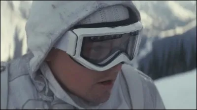 Dans le troisième niveau de rêve, combien de temps environ reste-t-il à l'équipe pour terminer la mission à partir du moment où le van entame sa chute depuis le pont ?