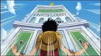 Comment Luffy déclare-t-il la guerre au gouvernement ?